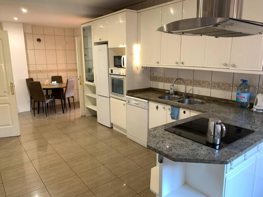 Villa Leo Con Vistas Al Mar Y Piscina Privada 로지즈 외부 사진