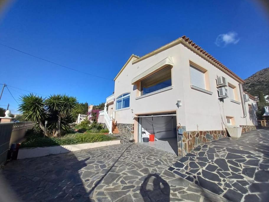 Villa Leo Con Vistas Al Mar Y Piscina Privada 로지즈 외부 사진